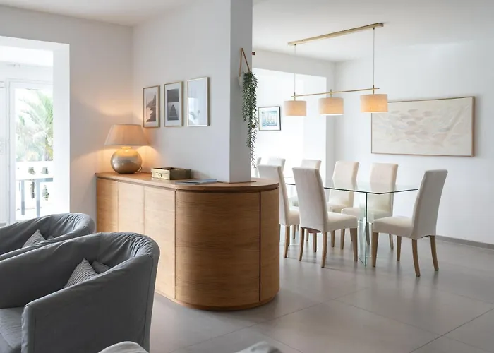 Villa Halo Lagoon Pool & Exclusive Seaside Getaway *