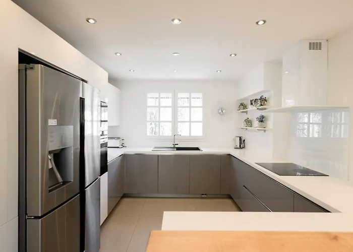 Halo Lagoon Pool & Exclusive Seaside Getaway Villa Agde