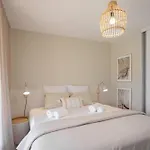 Halo Lagoon Pool & Exclusive Seaside Getaway 아그