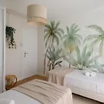 Halo Lagoon Pool & Exclusive Seaside Getaway * 아그