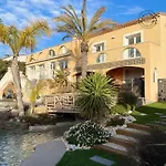 Halo Lagoon Pool & Exclusive Seaside Getaway * 아그