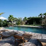 Halo Lagoon Pool & Exclusive Seaside Getaway * 아그
