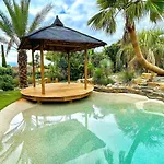Halo Lagoon Pool & Exclusive Seaside Getaway 아그