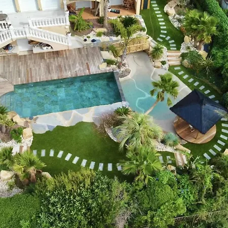 Halo Lagoon Pool & Exclusive Seaside Getaway וילה