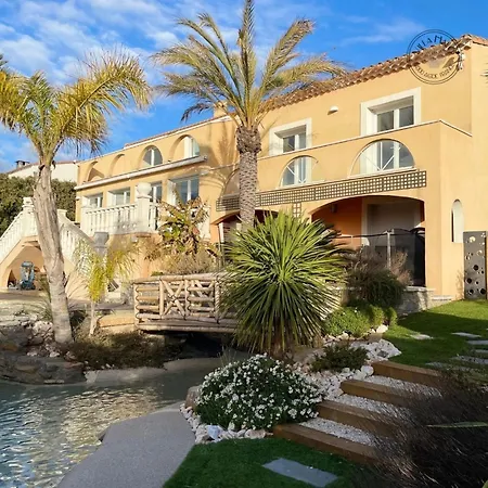 וילה Halo Lagoon Pool & Exclusive Seaside Getaway אגדה