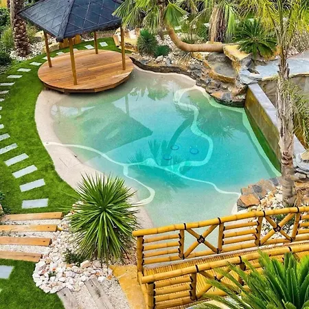 Halo Lagoon Pool & Exclusive Seaside Getaway וילה אגדה