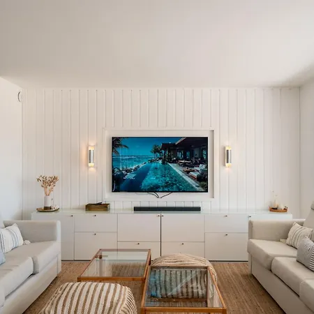 Halo Lagoon Pool & Exclusive Seaside Getaway וילה