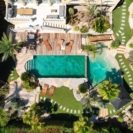 Halo Lagoon Pool & Exclusive Seaside Getaway * אגדה