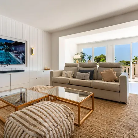 וילה Halo Lagoon Pool & Exclusive Seaside Getaway אגדה
