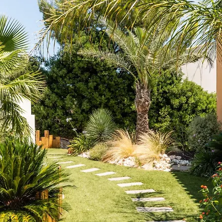 Halo Lagoon Pool & Exclusive Seaside Getaway וילה