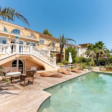 Halo Lagoon Pool & Exclusive Seaside Getaway וילה
