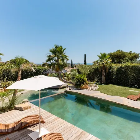 וילה Halo Lagoon Pool & Exclusive Seaside Getaway אגדה