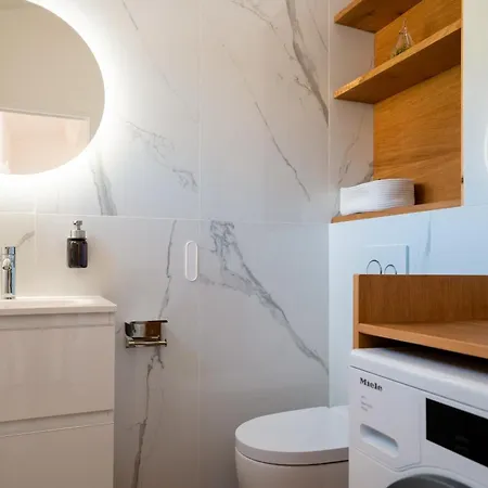 Halo Lagoon Pool & Exclusive Seaside Getaway אגדה