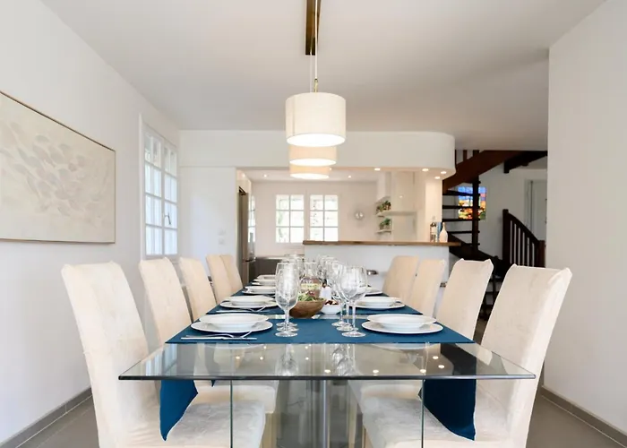 Halo Lagoon Pool And Breathtaking Views