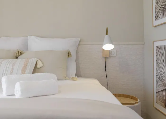 Villa Halo Lagoon Pool & Exclusive Seaside Getaway *