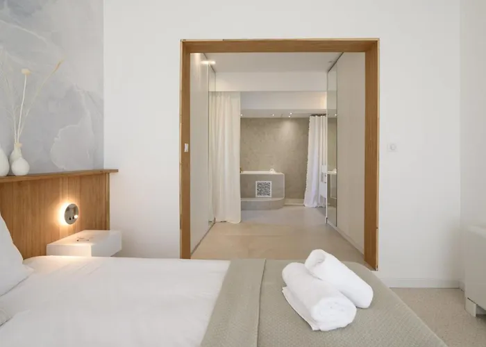 别墅 Halo Lagoon Pool & Exclusive Seaside Getaway 阿格德