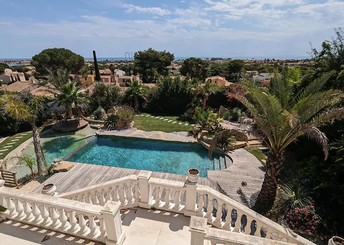 Villa Halo Lagoon Pool & Exclusive Seaside Getaway *